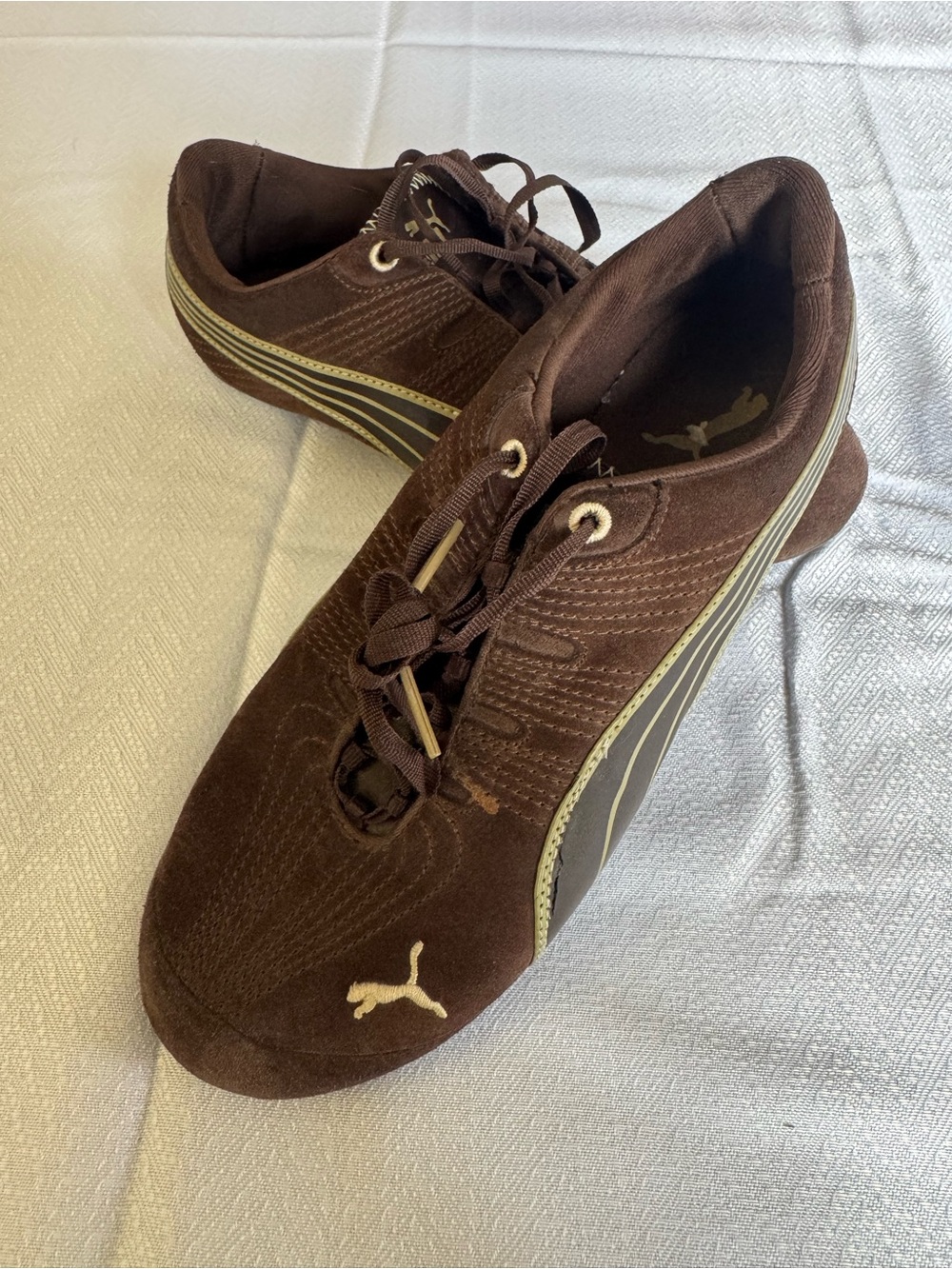 Puma Women’s Dark Brown Low-Top Sneakers with Gold Accents 6.5 US - Picture 3 of 6